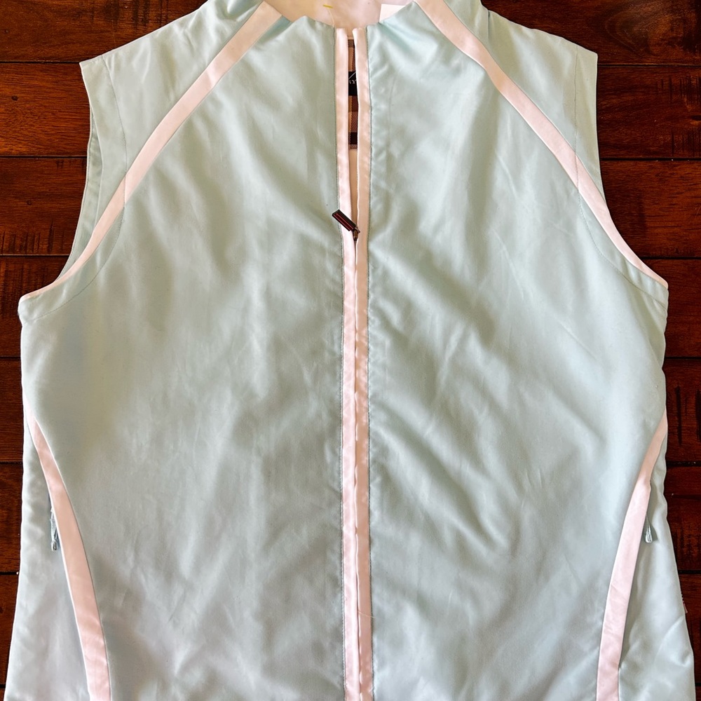 Women’s Burberry golf vest size medium